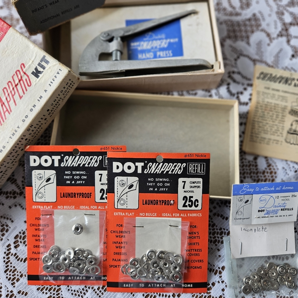 *SOLD* DRITZ - DOT SNAPPERS KIT - HAND PRESS - 2 # 651 REFILLS - EXTRA SNAPPERS
